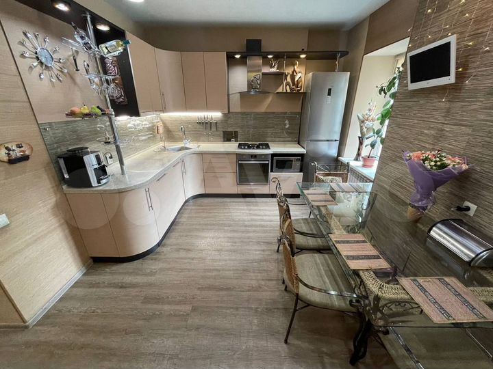 4-к. квартира, 103,8 м², 2/4 эт.