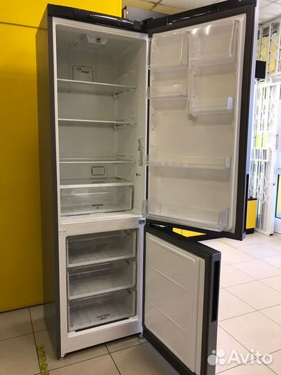 Холодильник Hotpoint Ariston HF4200S