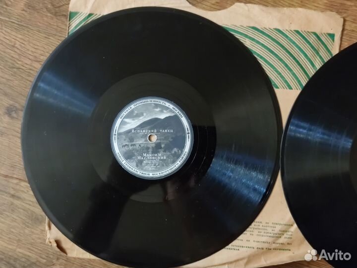 Грампластинка (исп. М. Масловский) + мелодии из кф