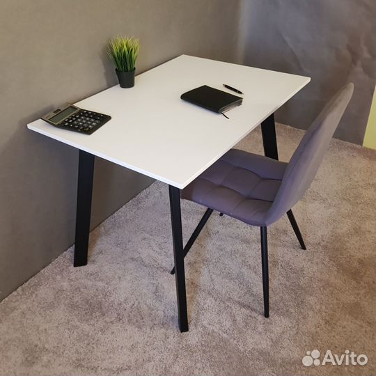 Компьютерный стол Ник 100*70 см. Черные ножки