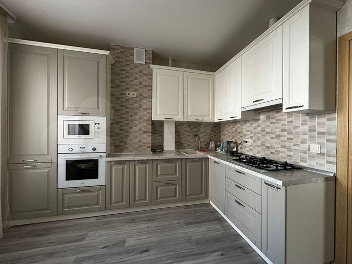 2-к. квартира, 76 м², 3/9 эт.