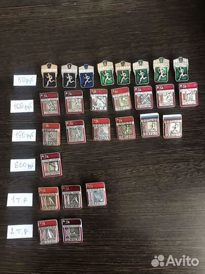 Юбилейные монеты и значки