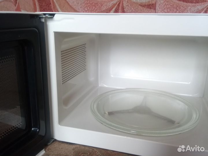 Микроволновая печь Midea em820caa-W