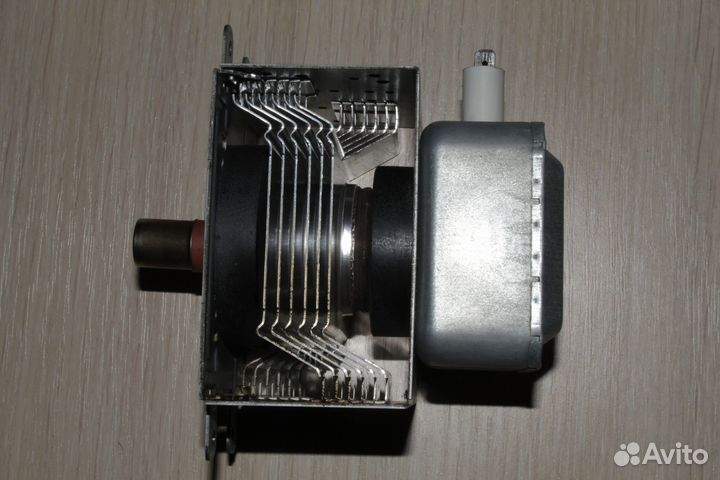 Магнетрон микроволновой печи 1 кВт om75p(31)