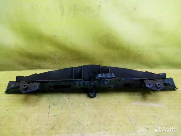 Панель передняя телевизор передний Toyota Yaris