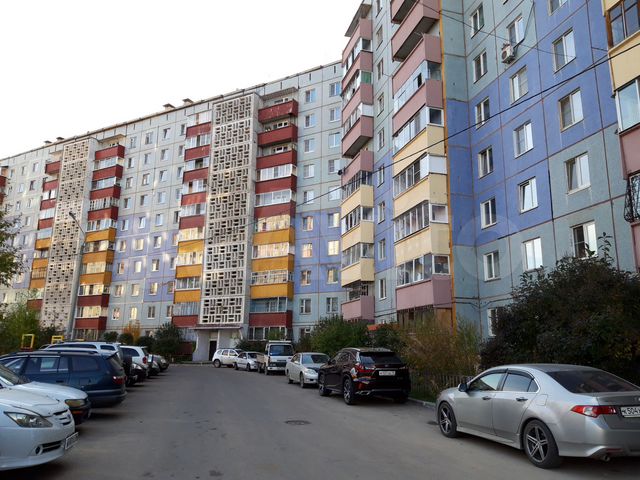 4-к. квартира, 80 м², 1/10 эт.