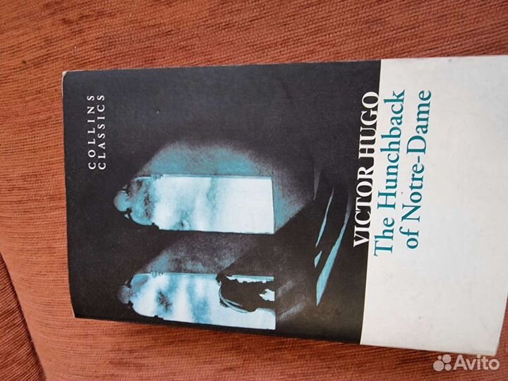 Книга на английском Hugo