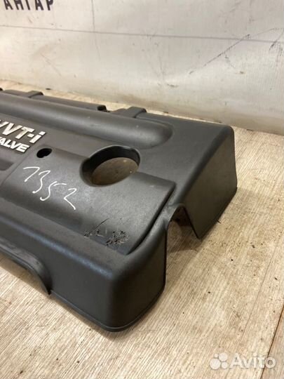 Декоративная крышка двигателя Toyota Avensis T25