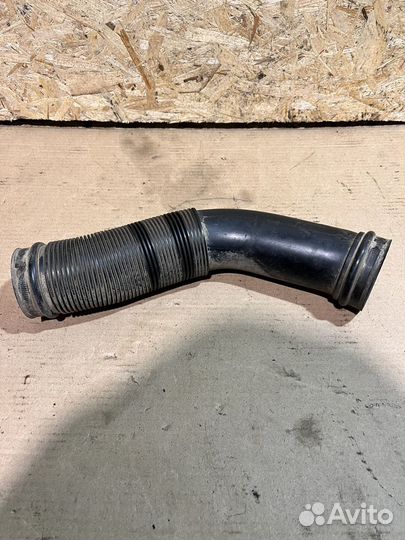 Патрубок воздушного фильтра Volkswagen golf 3