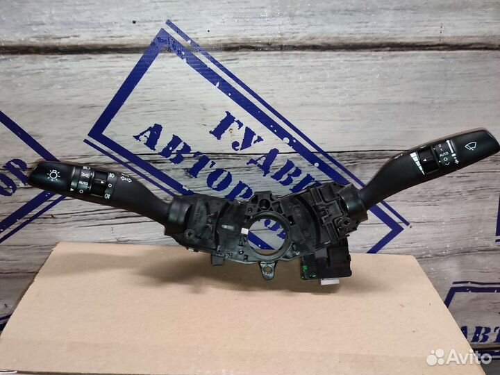 Подрулевой переключатель Kia Quoris 2012