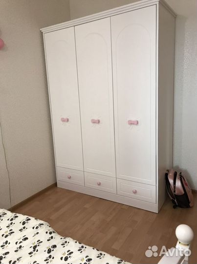 Детская мебель (кровать и шкаф)