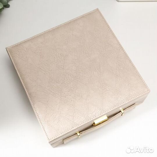 Шкатулка кожзам под часы 3 отделения и бижутерию '