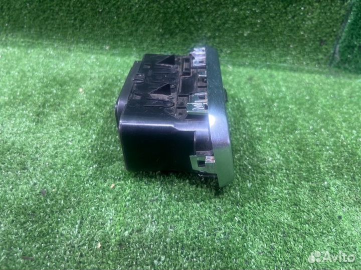 Дефлектор воздушный передний Renault Duster