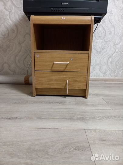 Тумбочки б/у