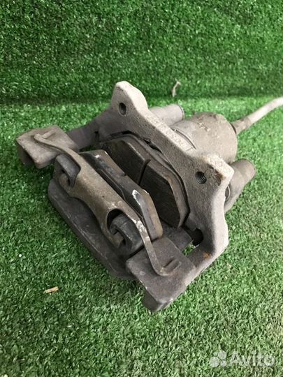 Суппорт задний левый Bmw 5-Series E39 M54B25 2001