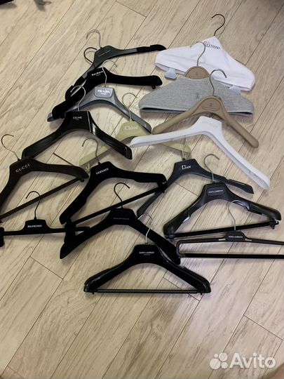 Вешалки плечики брендовые