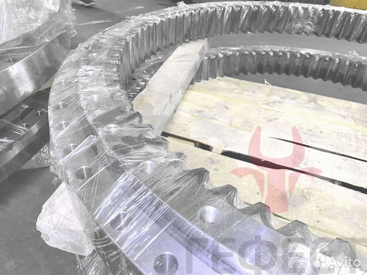 Опорно-поворотный круг Hyundai R300LC 81Q8-01050