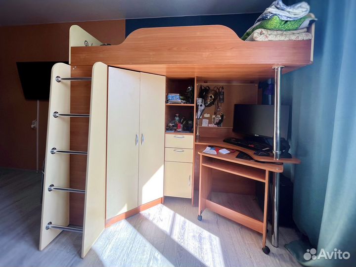 Детская кровать чердак рабочий стол шкаф