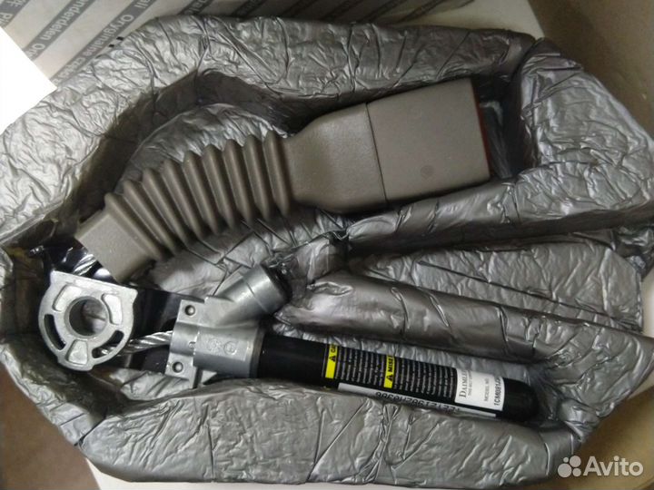 Jeep commander XH преднатяжитель ремня правый