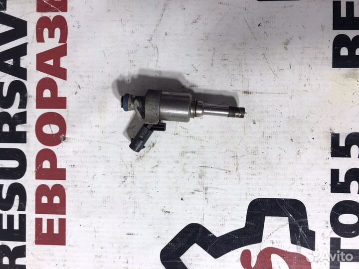 Форсунка топливная Audi A4 B8 2.0T cdnc 2009