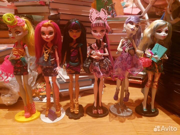 Куклы монстер хай много