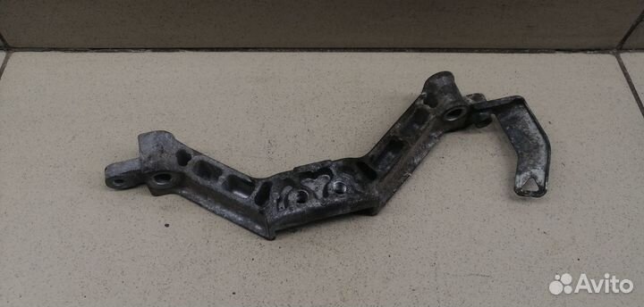 Кронштейн (сопут. товар) Yaris 2005-2011