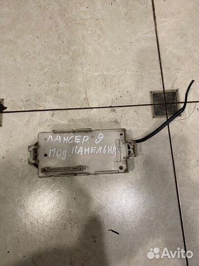 Блок предохронителей в салоне Mitsubishi Lancer 9