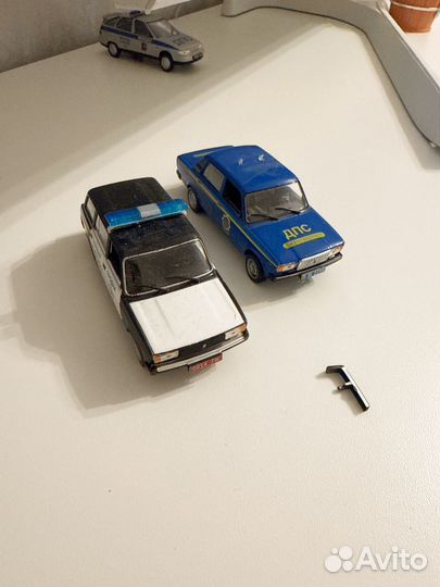 Полицейские машины мира LADA