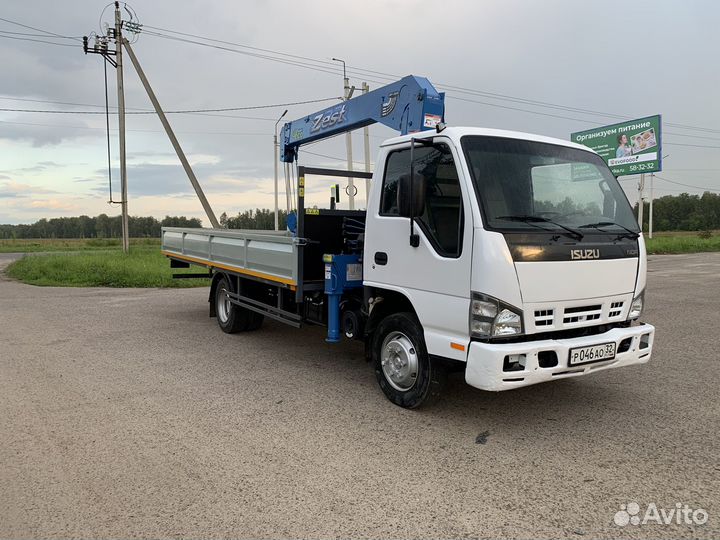 Isuzu NQR75 с КМУ, 2010