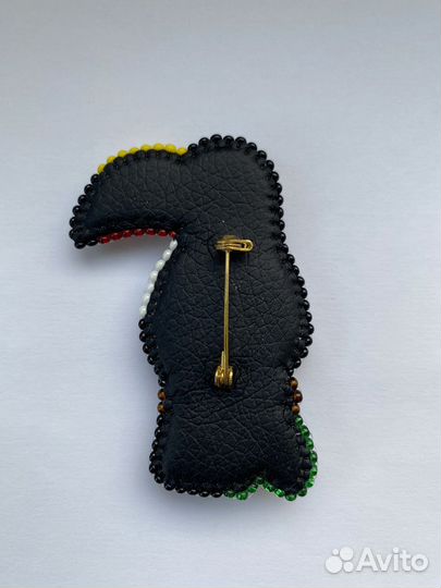 Брошь ручной работы из бисера