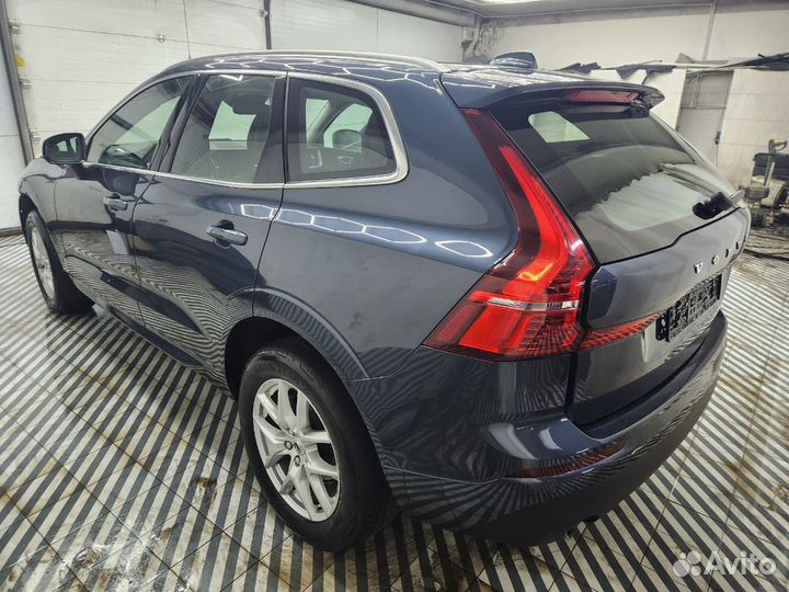 Volvo XC60 2.0 AT, 2020, битый, 18 000 км