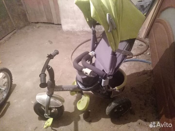 Трёхколёсный велосипед с ручкой