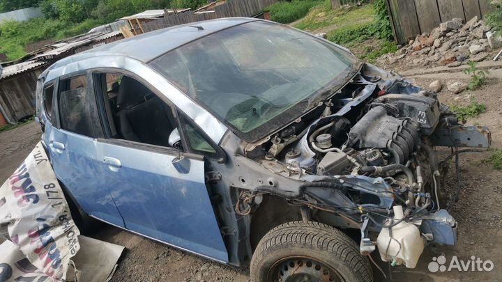 Хонда фит 2002 год битый