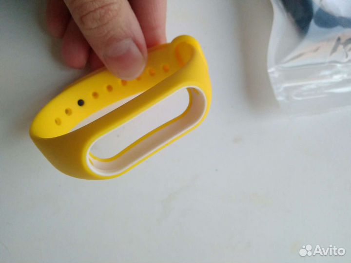 Ремешки и зарядка Xiaomi Mi Band 2