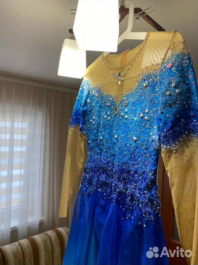 Платье для выступлений по фигурному катанию