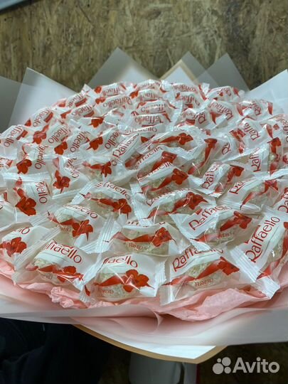 Сладкий букет из конфет Raffaello (рафаэло)