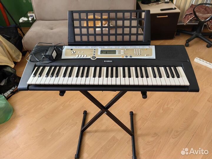 Синтезатор Yamaha PSR-R200