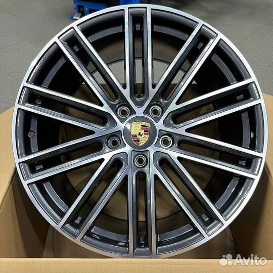 Новые стильные диски Porsche Macan R21