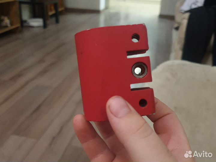 Зажим для трюкового самоката