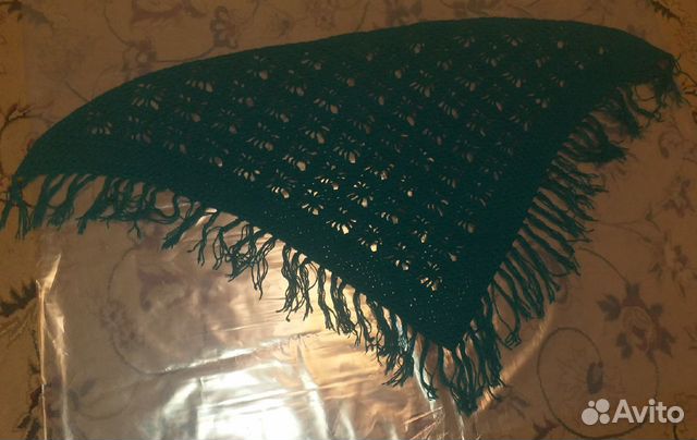 Шаль-треугольник из пряжи новая