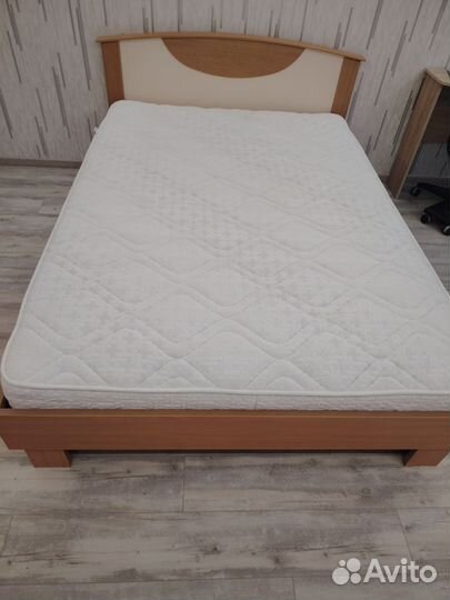 Кровать двухспальная 140 200 бу