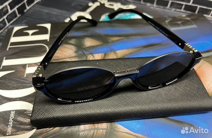 Солнцезащитные очки женские miu miu