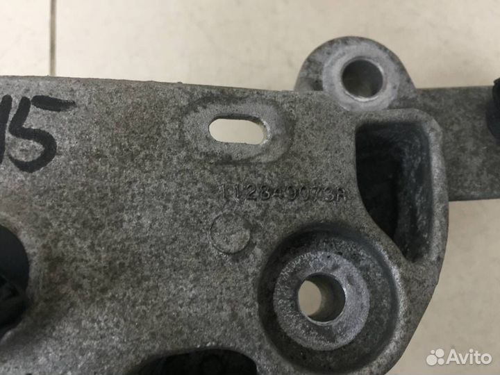 Опора двигателя правая Renault Duster 2012