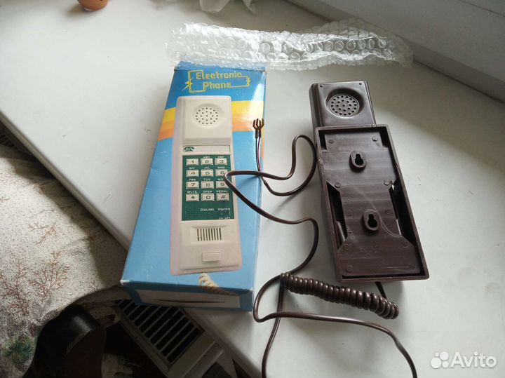 Настенный кнопочный телефон
