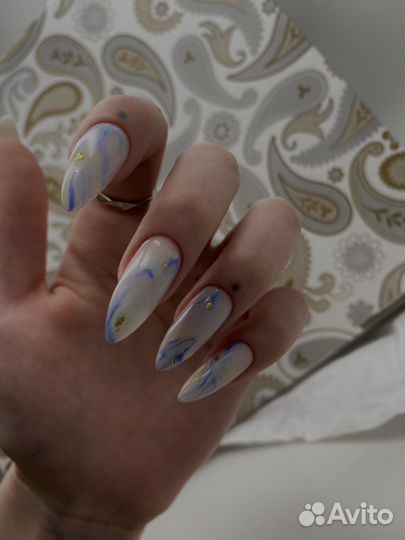 Модель на маникюр