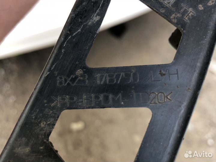 Кронштейн переднего бампера левый jaguar XF