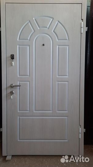 Бюджетная дверь из металла с отделкой