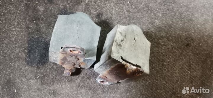 Отбойники задней балки Додж караван 4