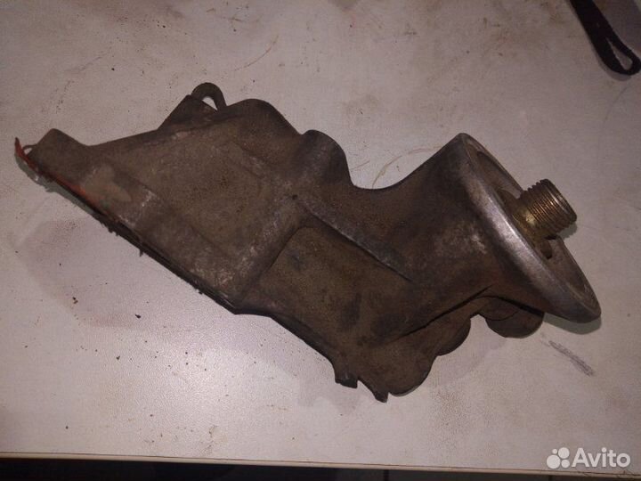 Кронштейн масляного фильтра Toyota Celsior UCF31