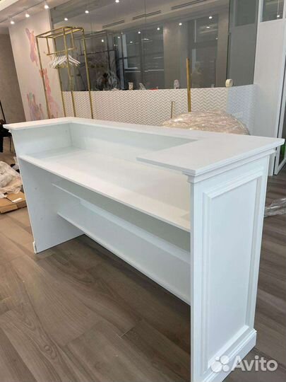 Ресепшн, стойка администратора